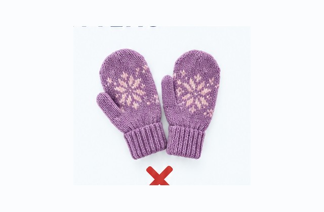 Absorbent knitted mittens that can become wet